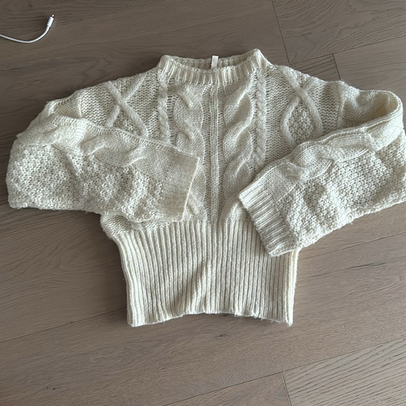 NWOT raga Anthropologie cropped cable knit sweater - Picture 4 of 6